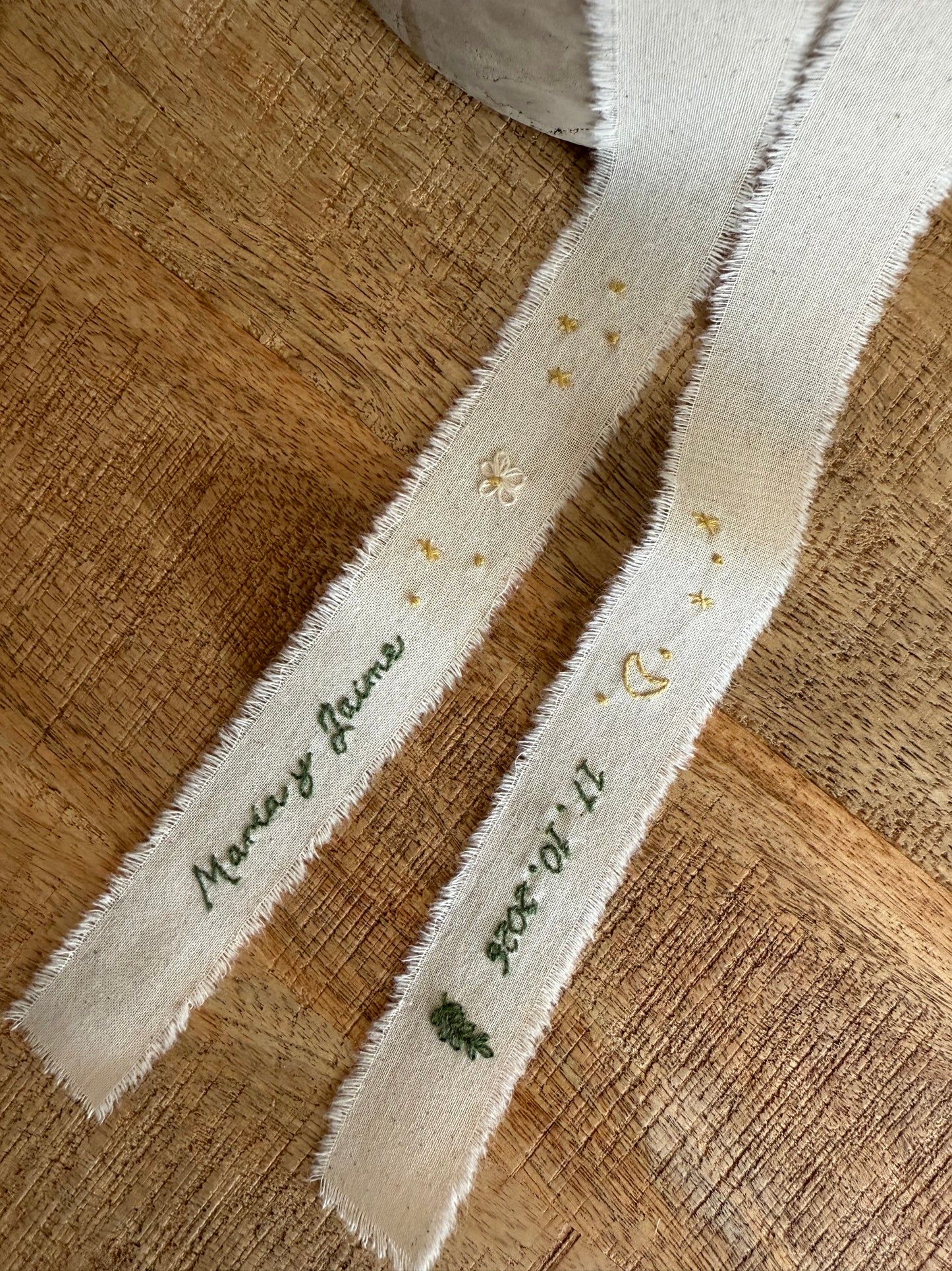 Cinta bordada para el ramo de novia