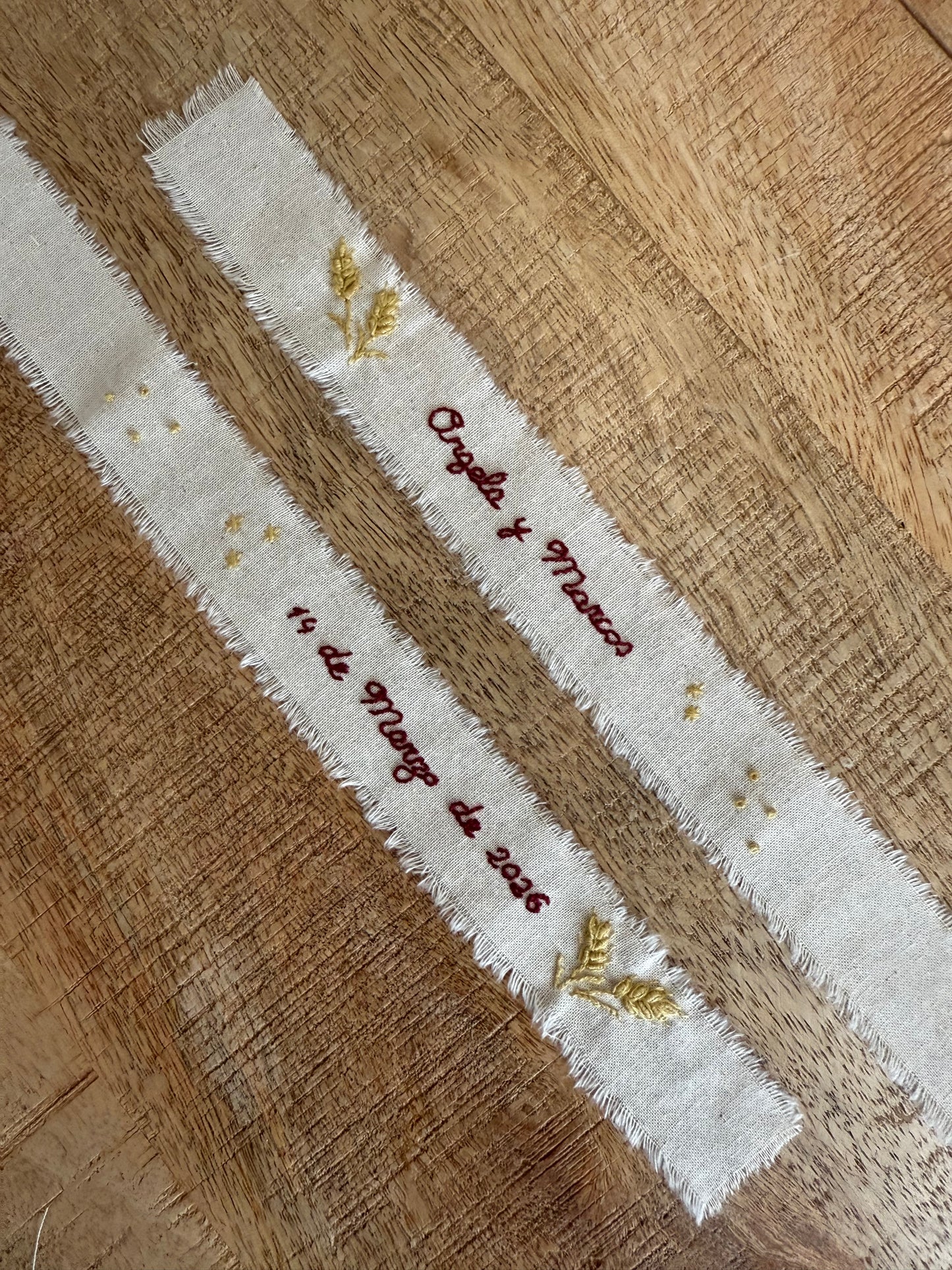 Cinta bordada para el ramo de novia